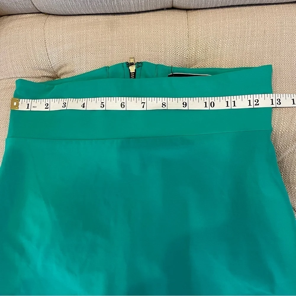 BN:  Boulee Skirt Women’s 8 Kelly Green Zipper Back Stretchy Mini Skirt Party
